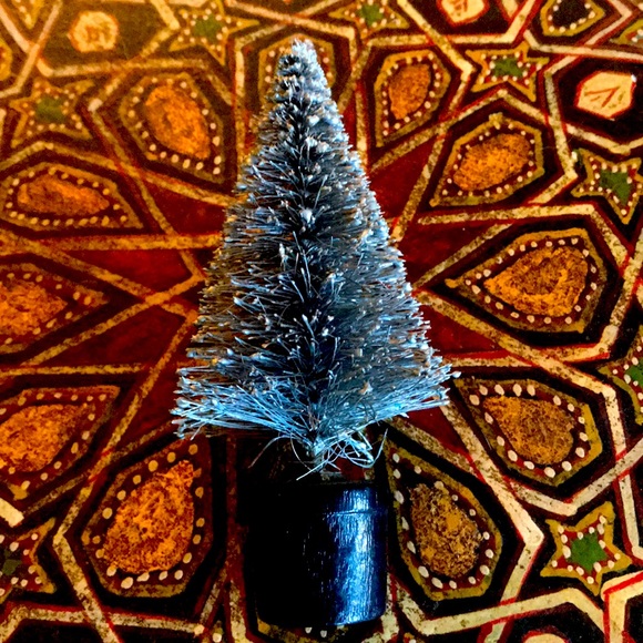 Wire brush Xmas tree, train set